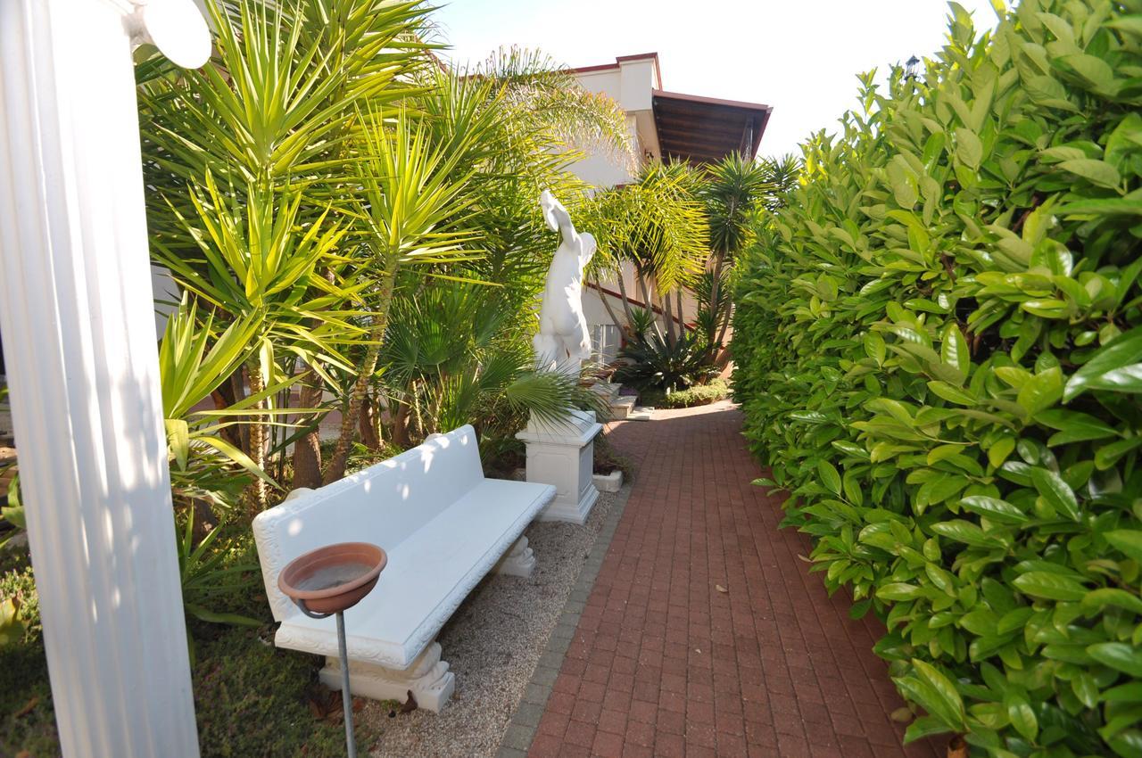 Residence Mezzaluna Carovigno Exterior photo